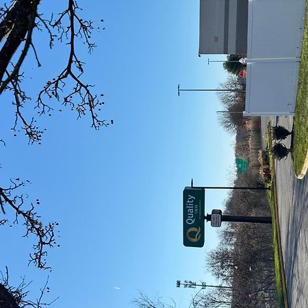 Quality Inn Spring Valley - Nanuet Екстер'єр фото
