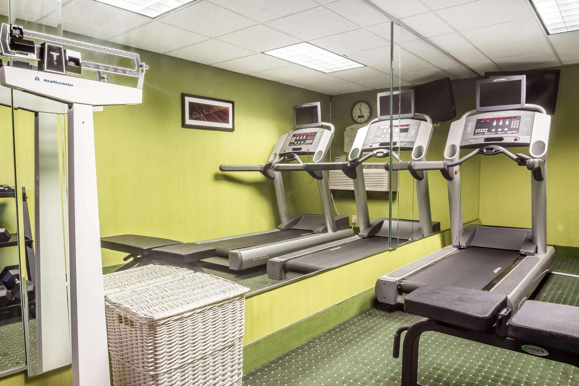 Quality Inn Spring Valley - Nanuet Екстер'єр фото