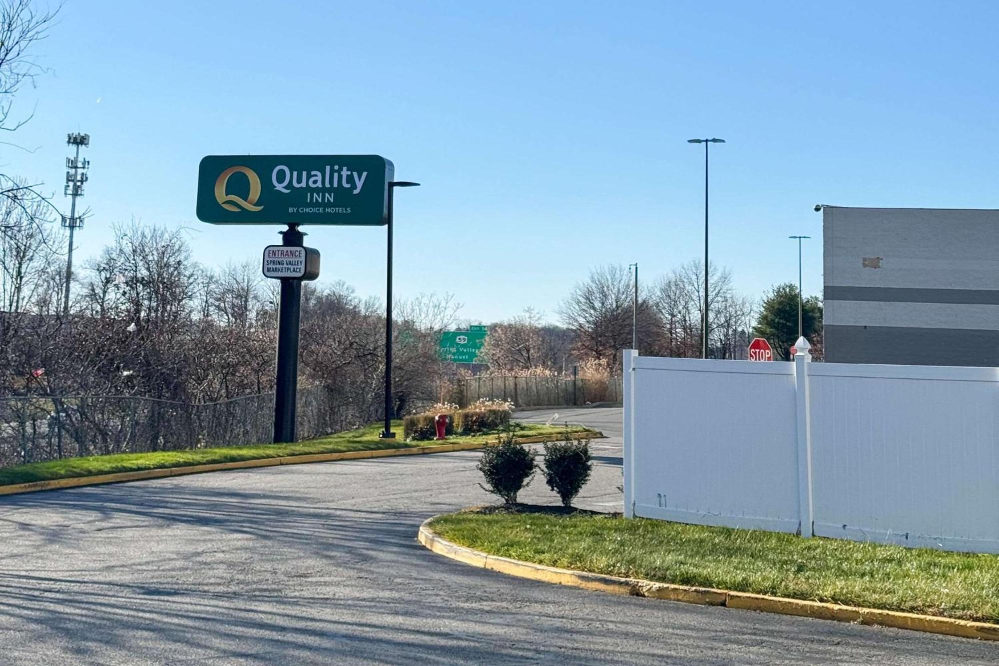 Quality Inn Spring Valley - Nanuet Екстер'єр фото