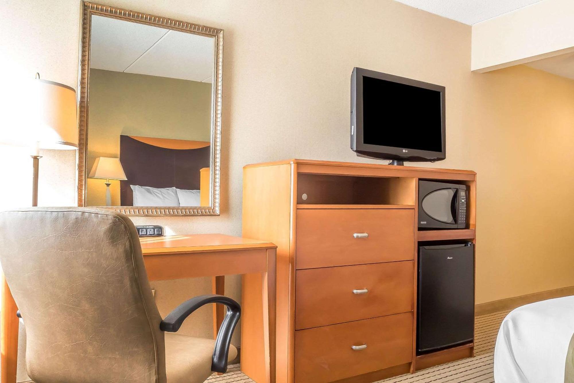 Quality Inn Spring Valley - Nanuet Екстер'єр фото